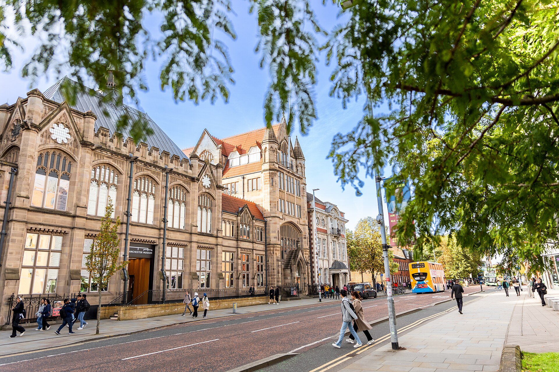 Manchester Museum exterior 001